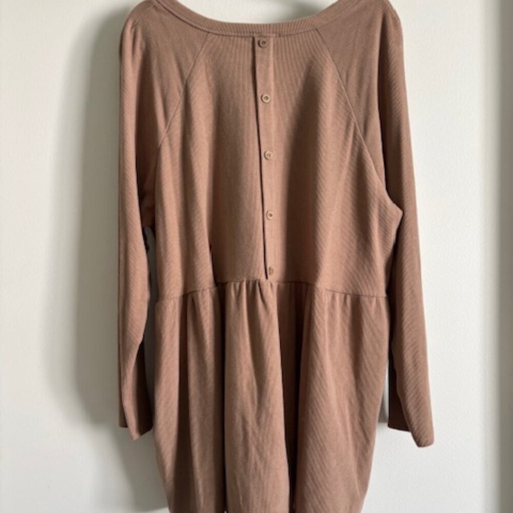 Hayden Babydoll top with button down the back size 1X - Picture 3 of 6